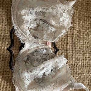 Victorias Secret 36DD lace bra
